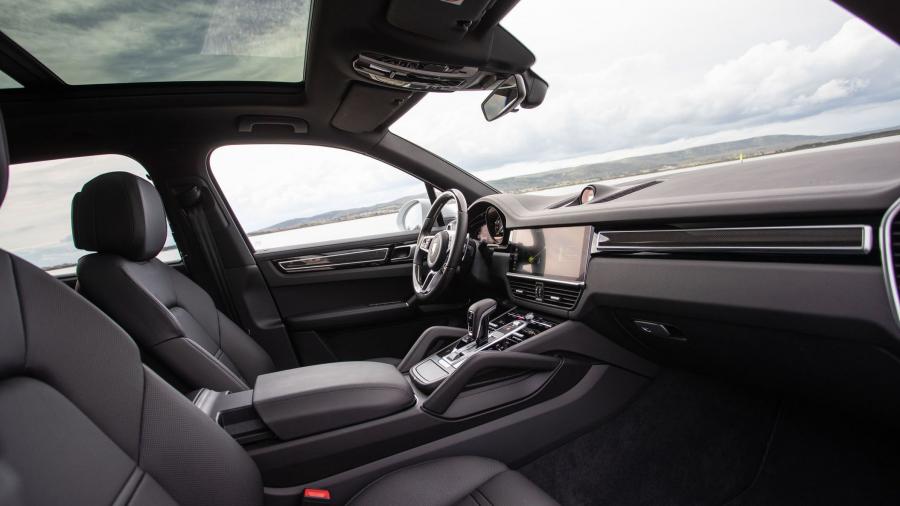 Интерьер Porsche Cayenne E-Hybrid (PO536) 2018 года  (WW) (фото 68 из 85)